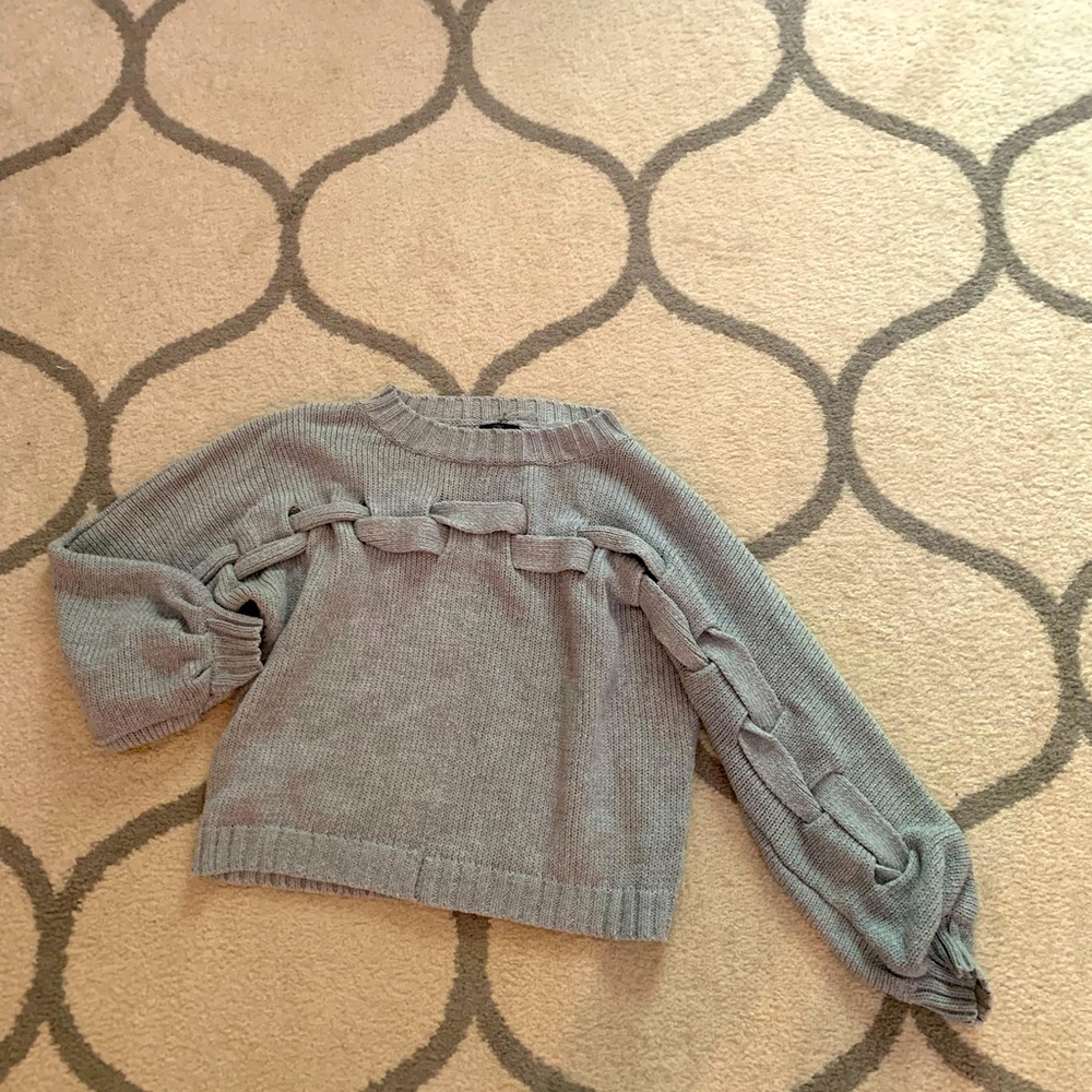 WOW Coutoure gray sweater with slip knot front. Super cute and comfy!